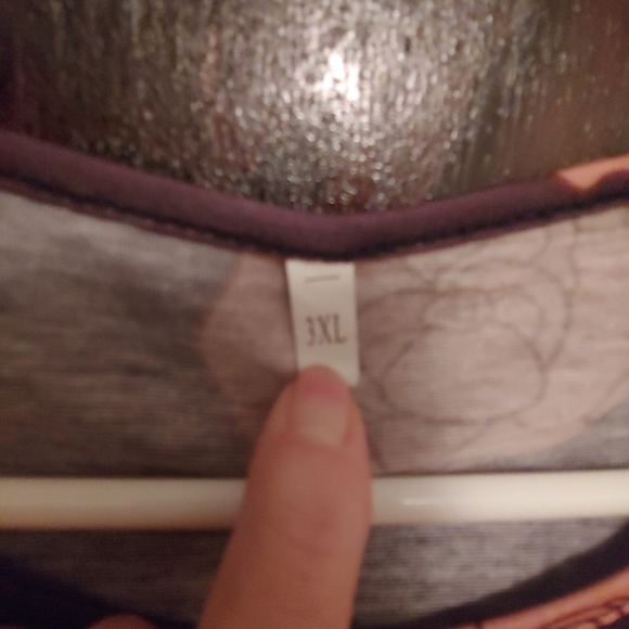 Floral print long line tee size 3x - Picture 2 of 4